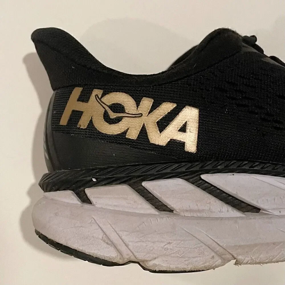 HOKA Clifton 7 Sneakers Size 7.5 Black Gold